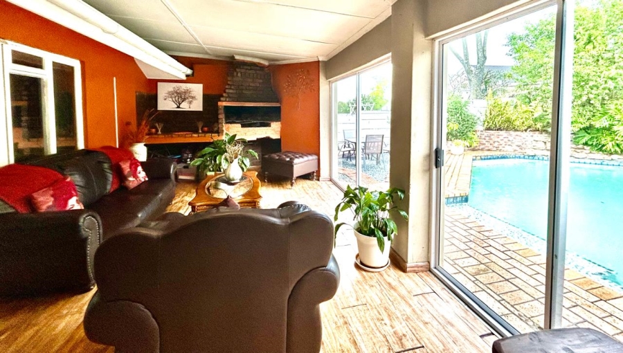 5 Bedroom Property for Sale in Beacon Bay Eastern Cape